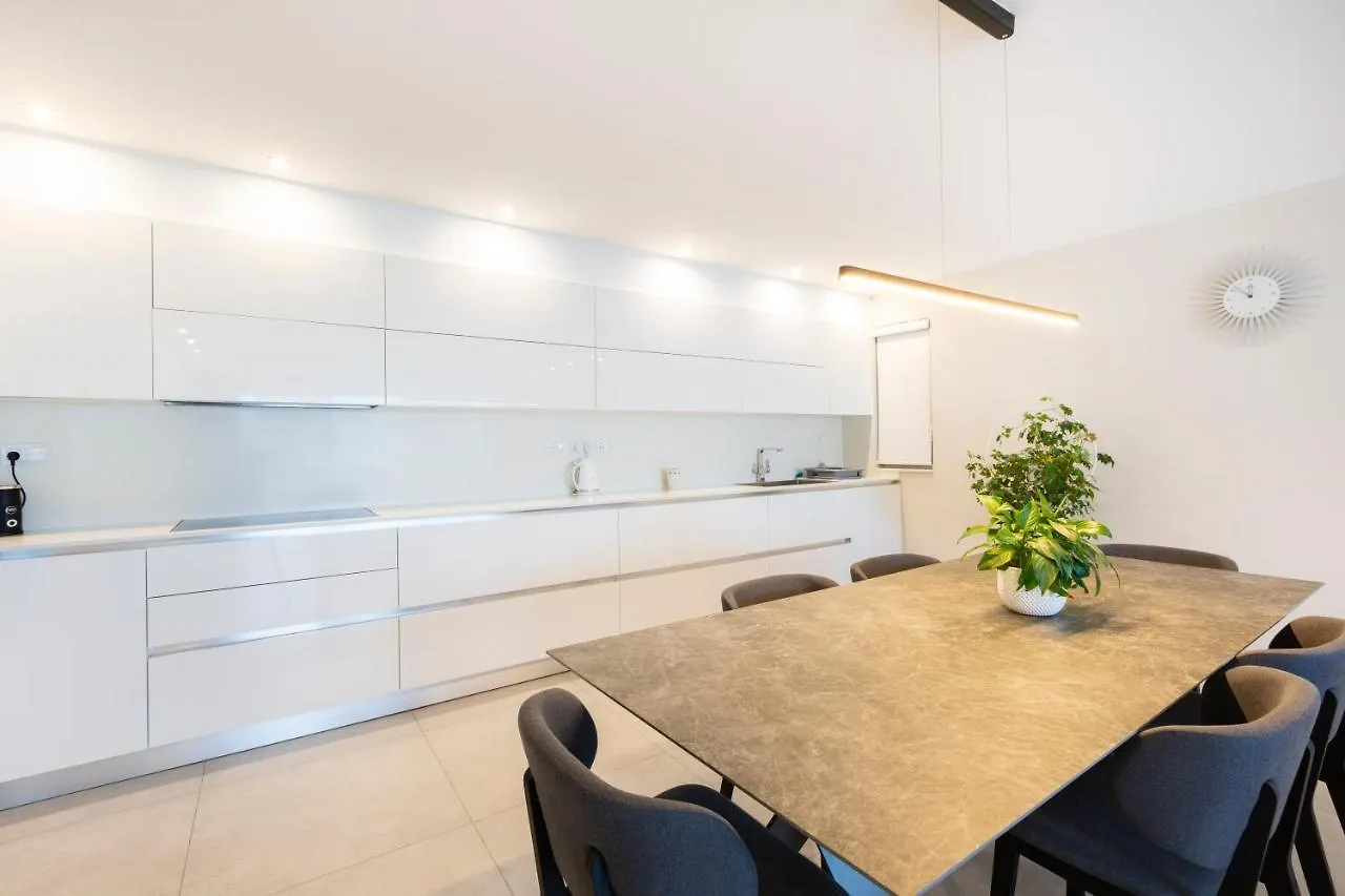 Ngh12 - Lovely, Spacious 2 Bedroom Apartment. Naxxar Malta