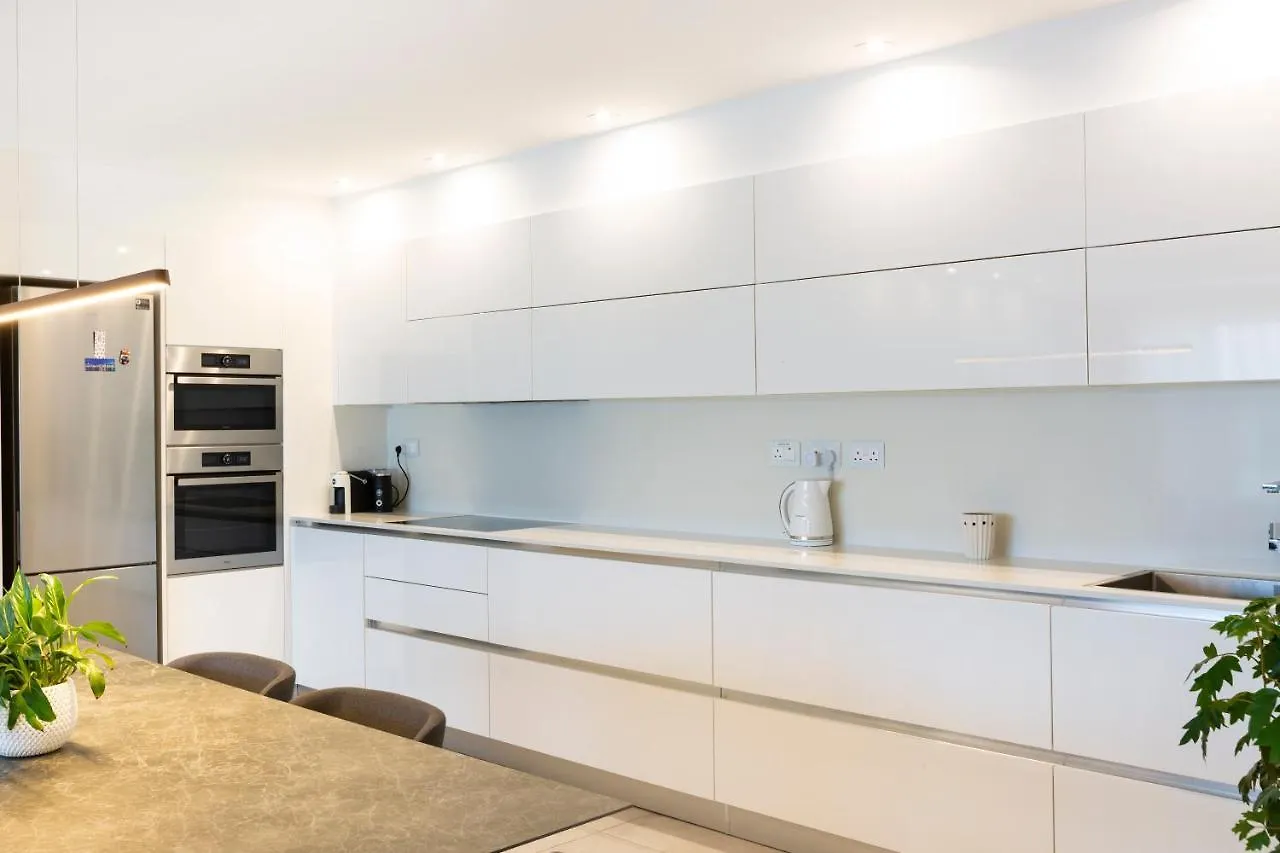 Ngh12 - Lovely, Spacious 2 Bedroom Apartment. Naxxar Apartment