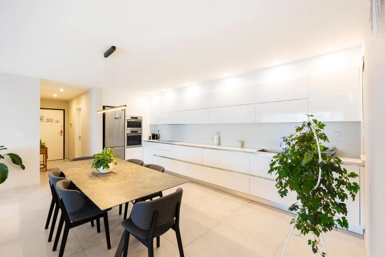 Ngh12 - Lovely, Spacious 2 Bedroom Apartment. Naxxar