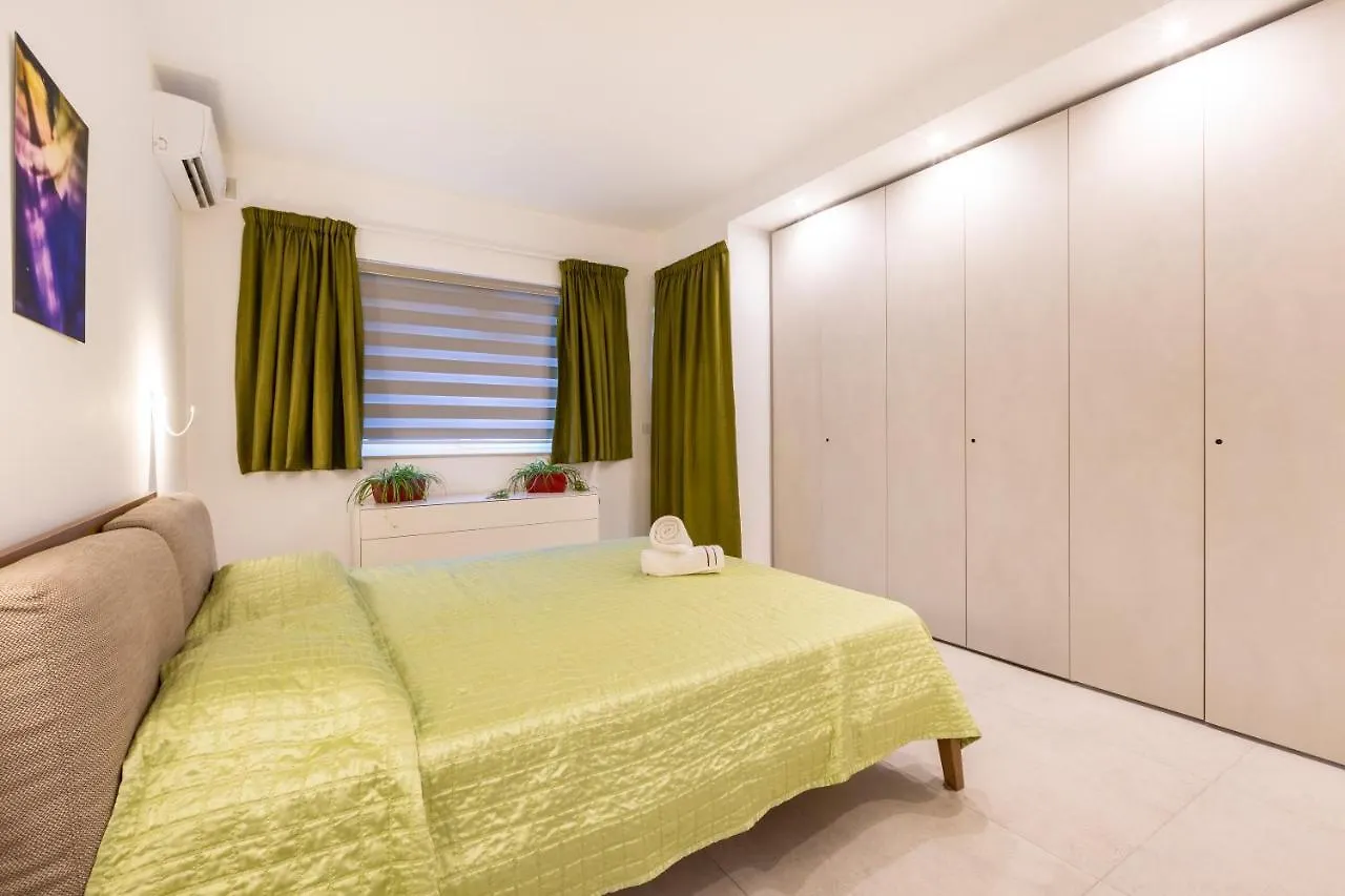 Ngh12 - Lovely, Spacious 2 Bedroom Apartment. Naxxar