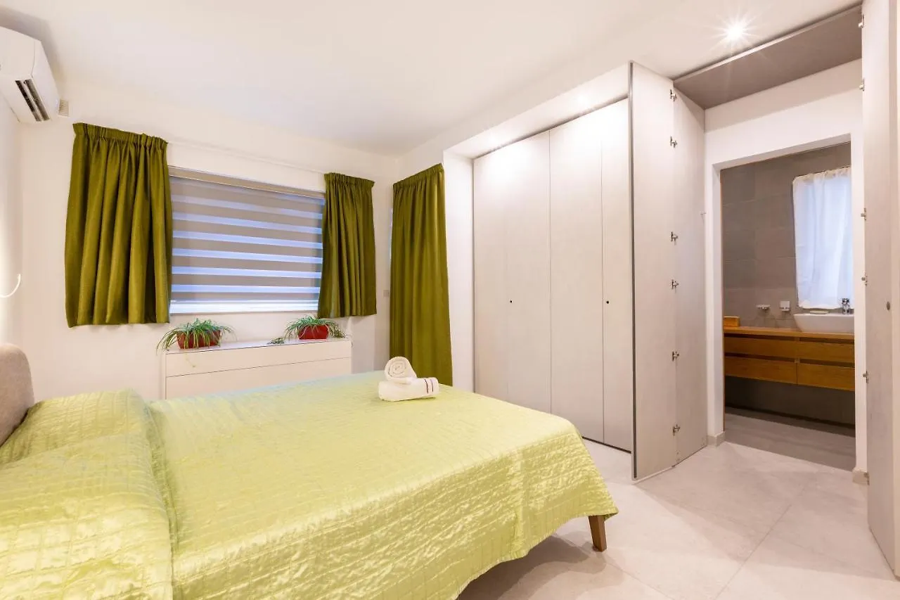 Ngh12 - Lovely, Spacious 2 Bedroom Apartment. Naxxar Apartment