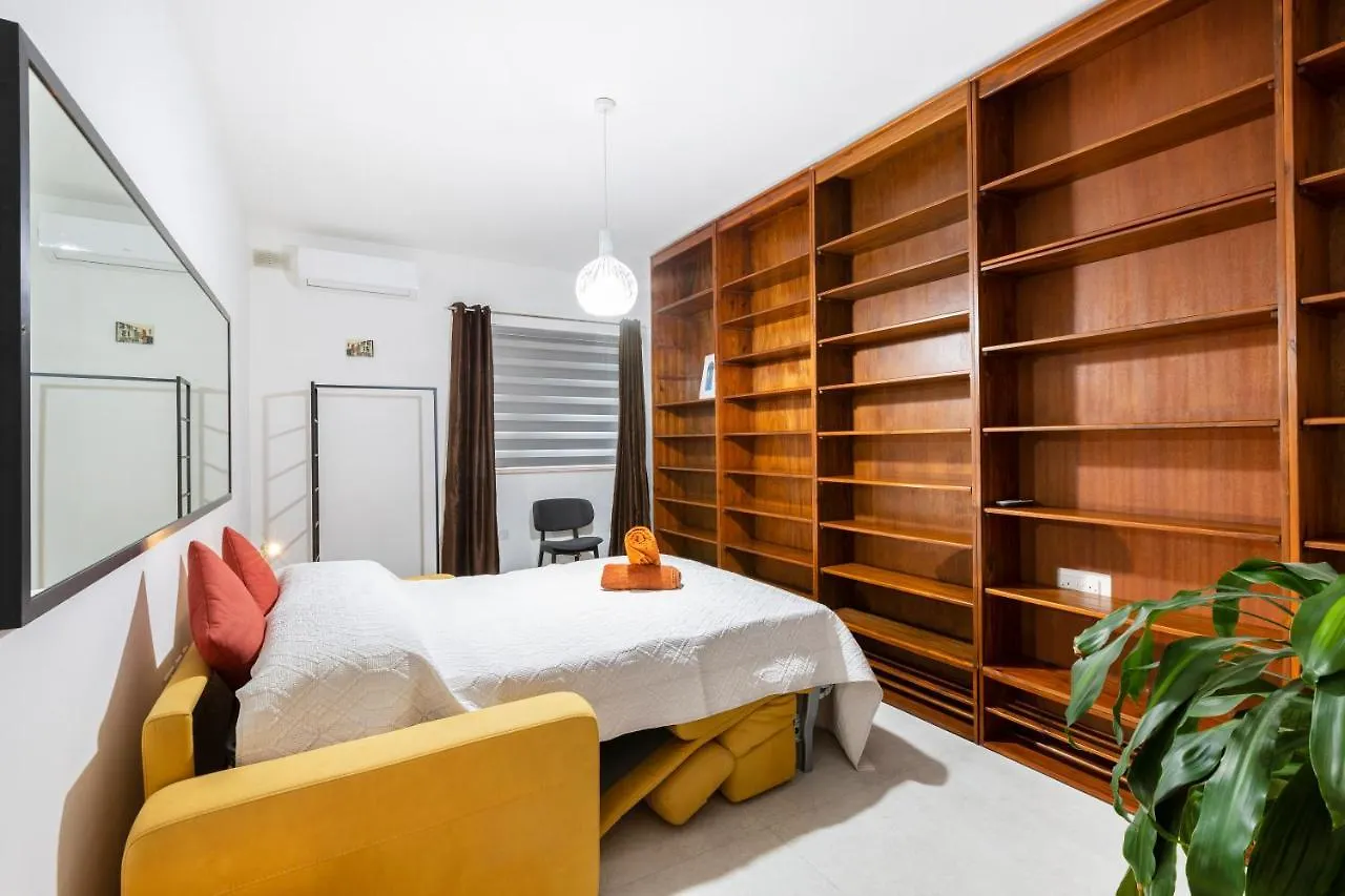 Ngh12 - Lovely, Spacious 2 Bedroom Apartment. Naxxar