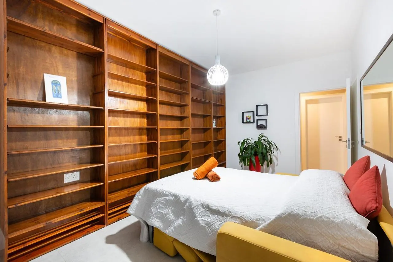 Ngh12 - Lovely, Spacious 2 Bedroom Apartment. Naxxar